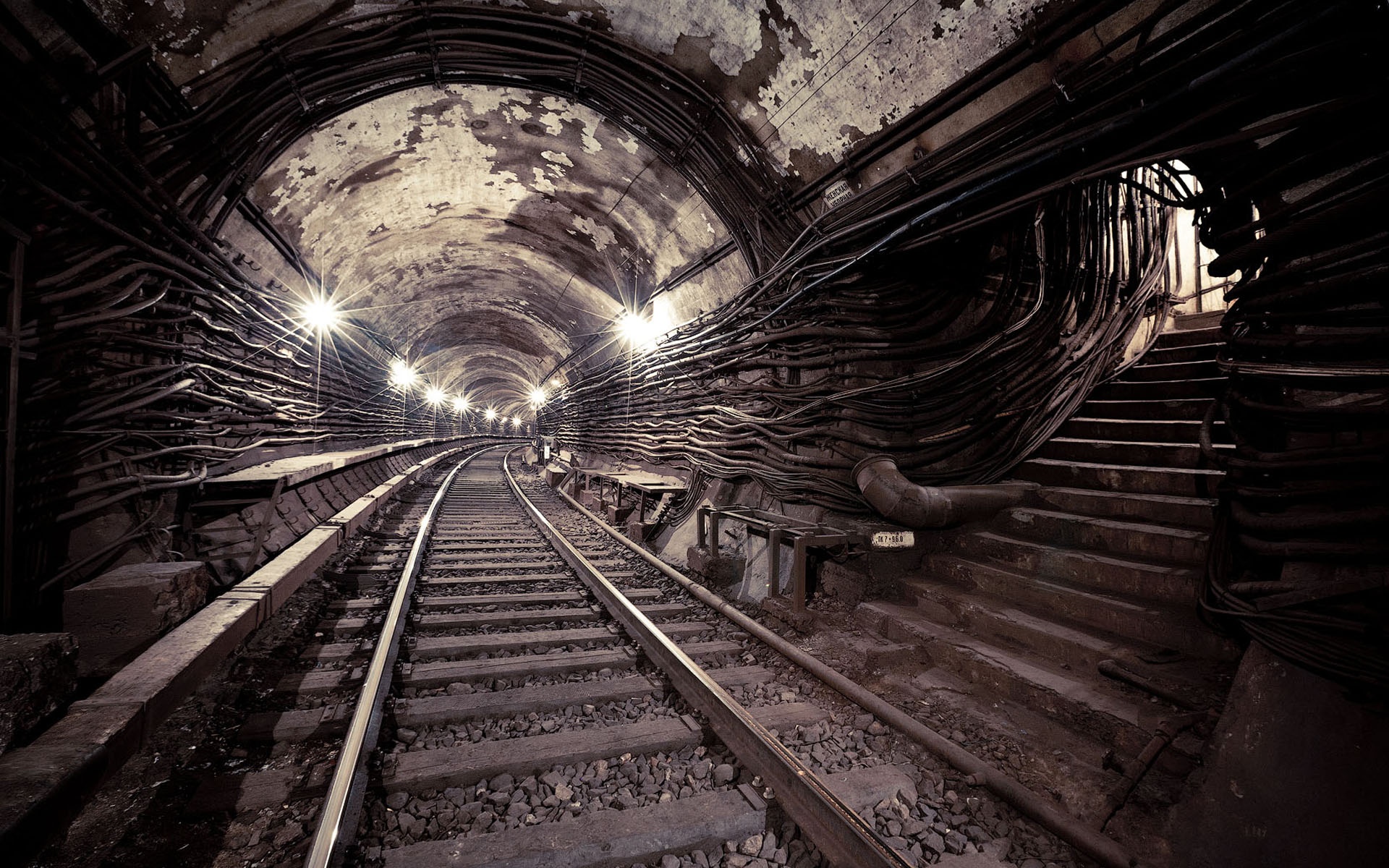 Creative_Wallpaper_Moscow_Metro_2_030495_