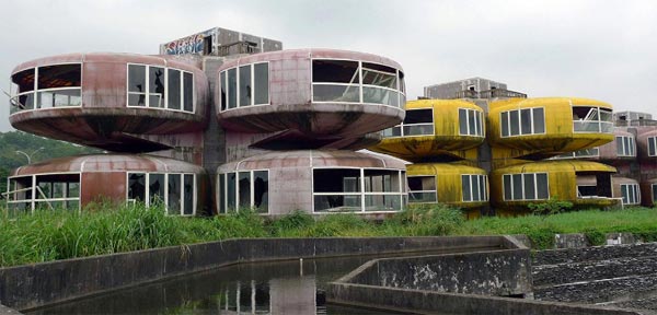 Sanzhi UFO Houses