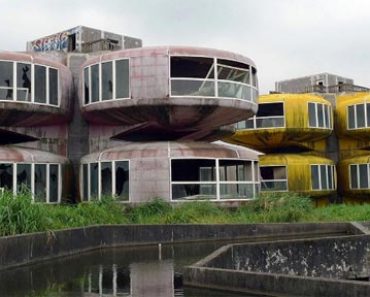 Sanzhi Pod Houses
